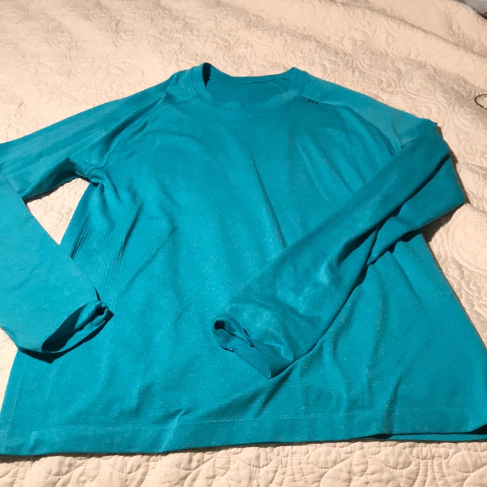 Lululemon M long sleeve shirt